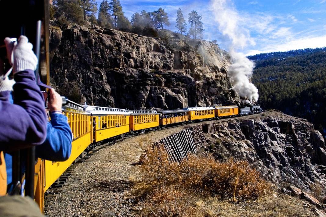 AMERICAN ADVENTURES ON VINTAGE TRAINS • Essentially America